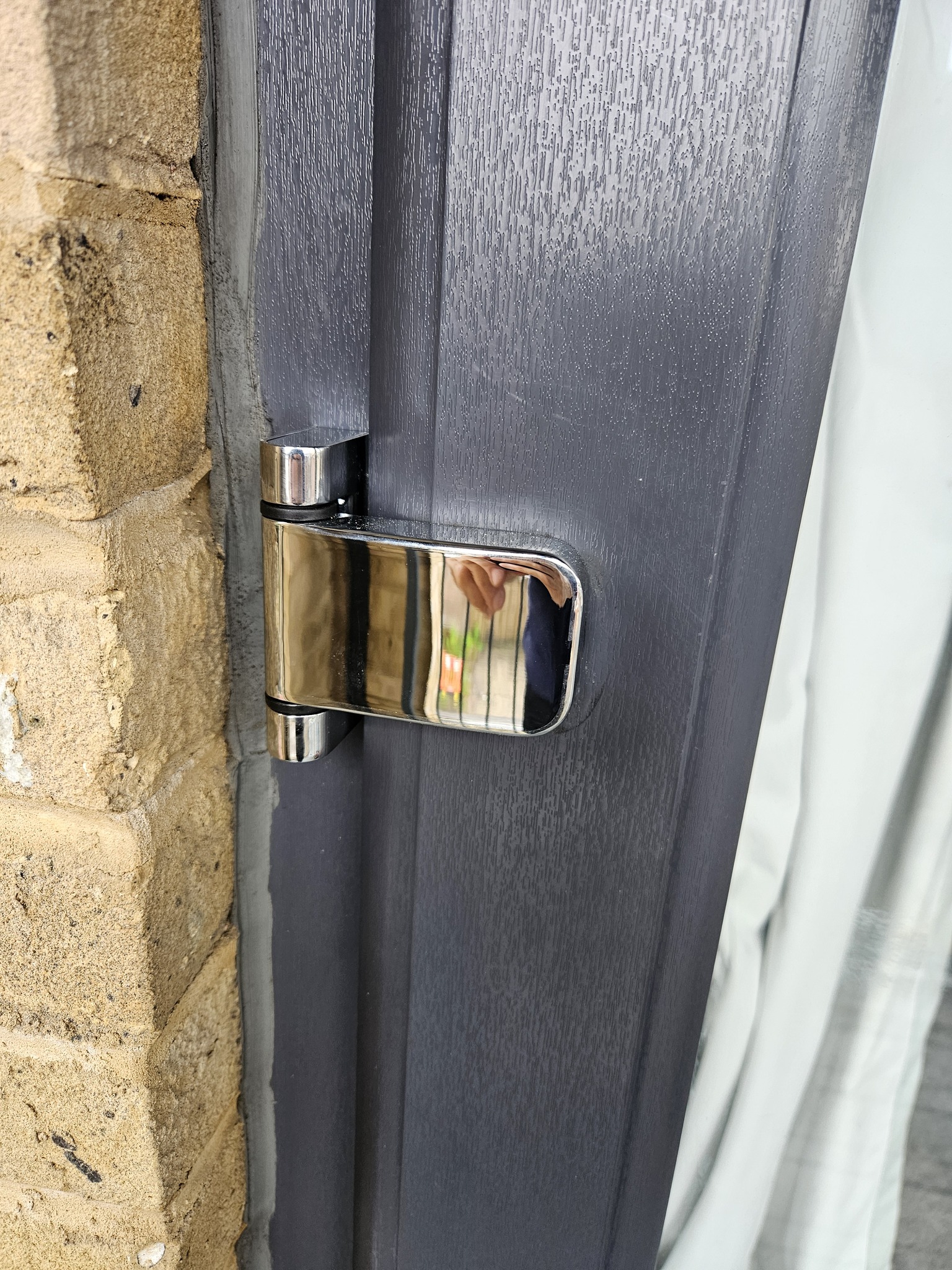 Newly fitted hinge on a front door of a property in Portsmouth
